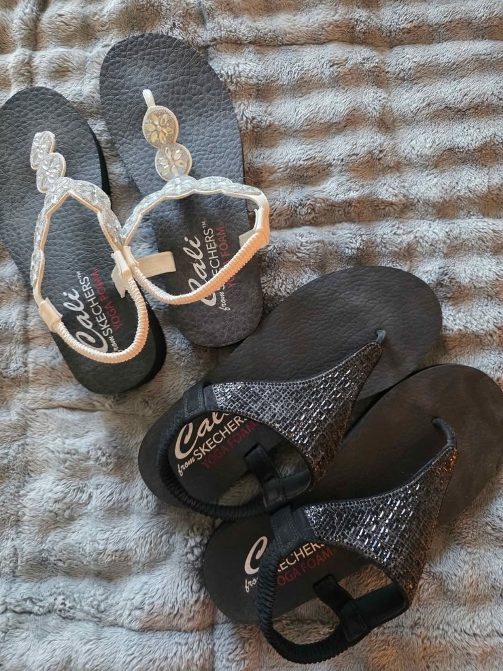 Cali from Skechers👡Sandals✨️2 PAIRS!